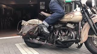 ハーレーダビッドソン フラットヘッド「WL」（1945年製）のキックスタート！（エンジン音有り）1945 HARLEY DAVIDSON FLATHEAD WL ｜Funmeeファンミー [upl. by Nilatak]