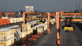 Unloading BNSF Intermodal Train [upl. by Linnette]