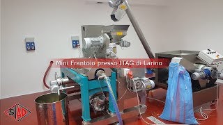 MINI FRANTOIO 200250 kgh di olive installato presso ITAG di Larino il 26102017 [upl. by Pansie]