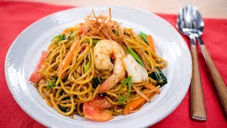 Indonesian Mie Goreng Recipe wokfried egg noodles  Pais Kitchen [upl. by Gaivn]