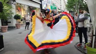 Cumbia Colombiana 1 milliones de vista Calisabor Paris France Francy Barahona [upl. by Sethi272]