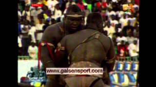 Bombardier vs Modou Lo  Le combat [upl. by Hepsiba]