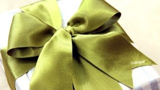 Como hacer moño para regalo  How to tie a gift bow [upl. by Ettevahs]