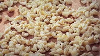 ITALIAN FOOD how to make MACCARRONES malloreddos cravaos furriados [upl. by Tolmach]