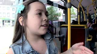 BusschuleVideo 1 An der Haltestelle  hvv Schulprojekte [upl. by Reynolds]