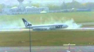 Boeing 767 Emergency Landing Warsaw 2011 [upl. by Corella]