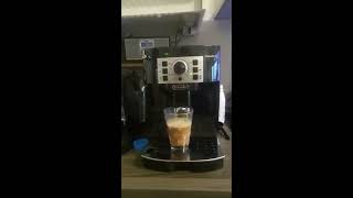 Comment utiliser Delonghi Magnifica S en Français [upl. by Nort]