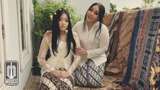 Dewi Gita amp Naja  Melati Suci Official Music Video [upl. by Kroy]