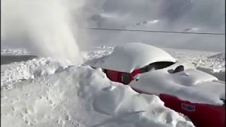 Il treno del Cervino si fa strada tra due metri di neve [upl. by Aehcim]