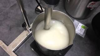 Xanthan Gum 2 powder wetting in water [upl. by Aihselat]