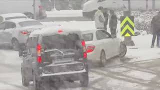 İSTANBUL’ DA KAR YAĞIŞI VE ARABA KAZALARI  car accidents live  snow accidents cars [upl. by Daune271]