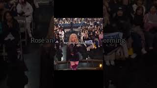 Rosè and Lee yeonji performing APT blackpink rosé yeonji apt blink [upl. by Carmela]