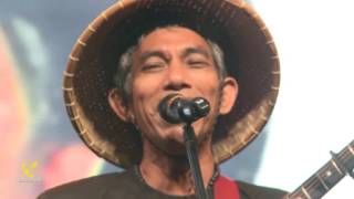 Joey Ayala  quotKaraniwang Taoquot Live at OPM Means 2013 [upl. by Geiger]