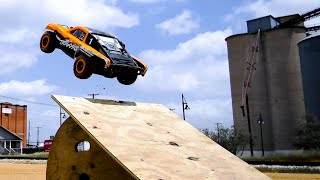 Urban Action  Traxxas Slash 4X4 VXL [upl. by Nyroc]