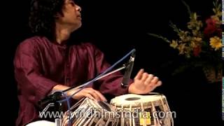 Zakir Hussain and Amjad Ali Khan jugalbandi in Delhi 1999 [upl. by Leahplar550]