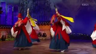 Mudangchum Traditional Korean Shaman Dance [upl. by Slein]